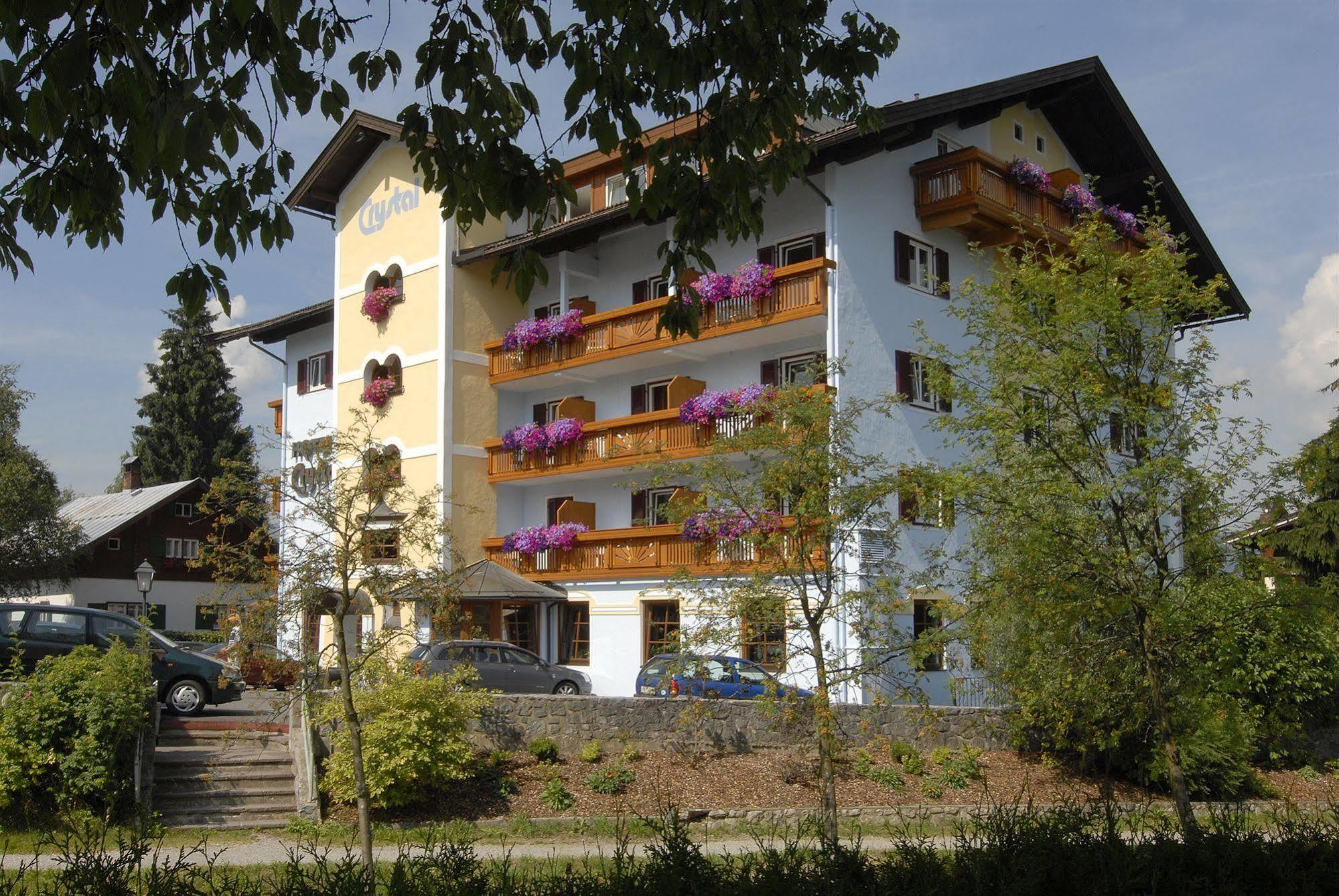 Crystal Hotel 4*