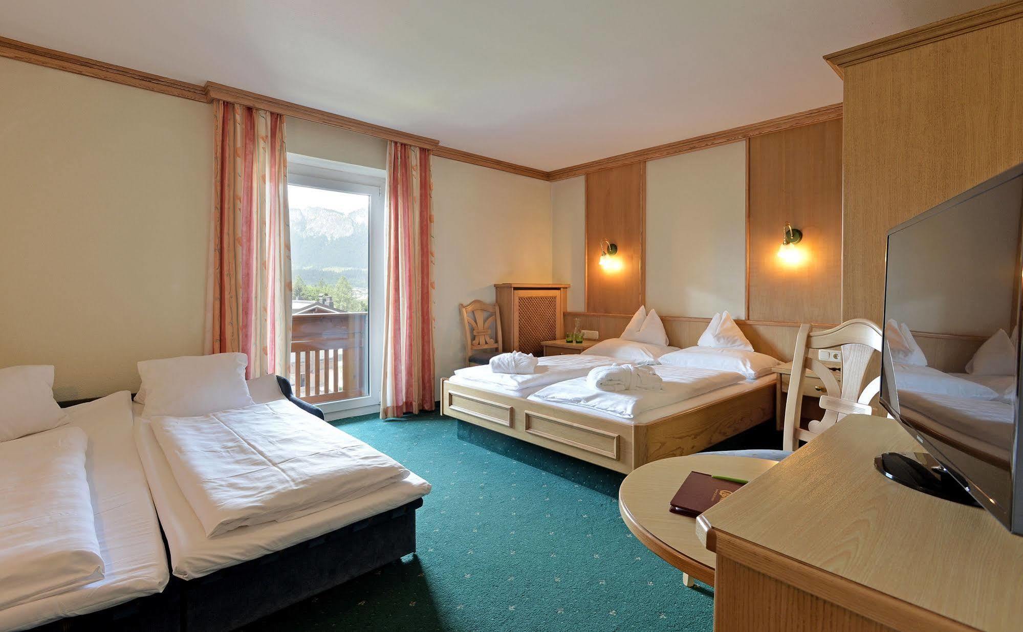 Hotel Crystal 4*